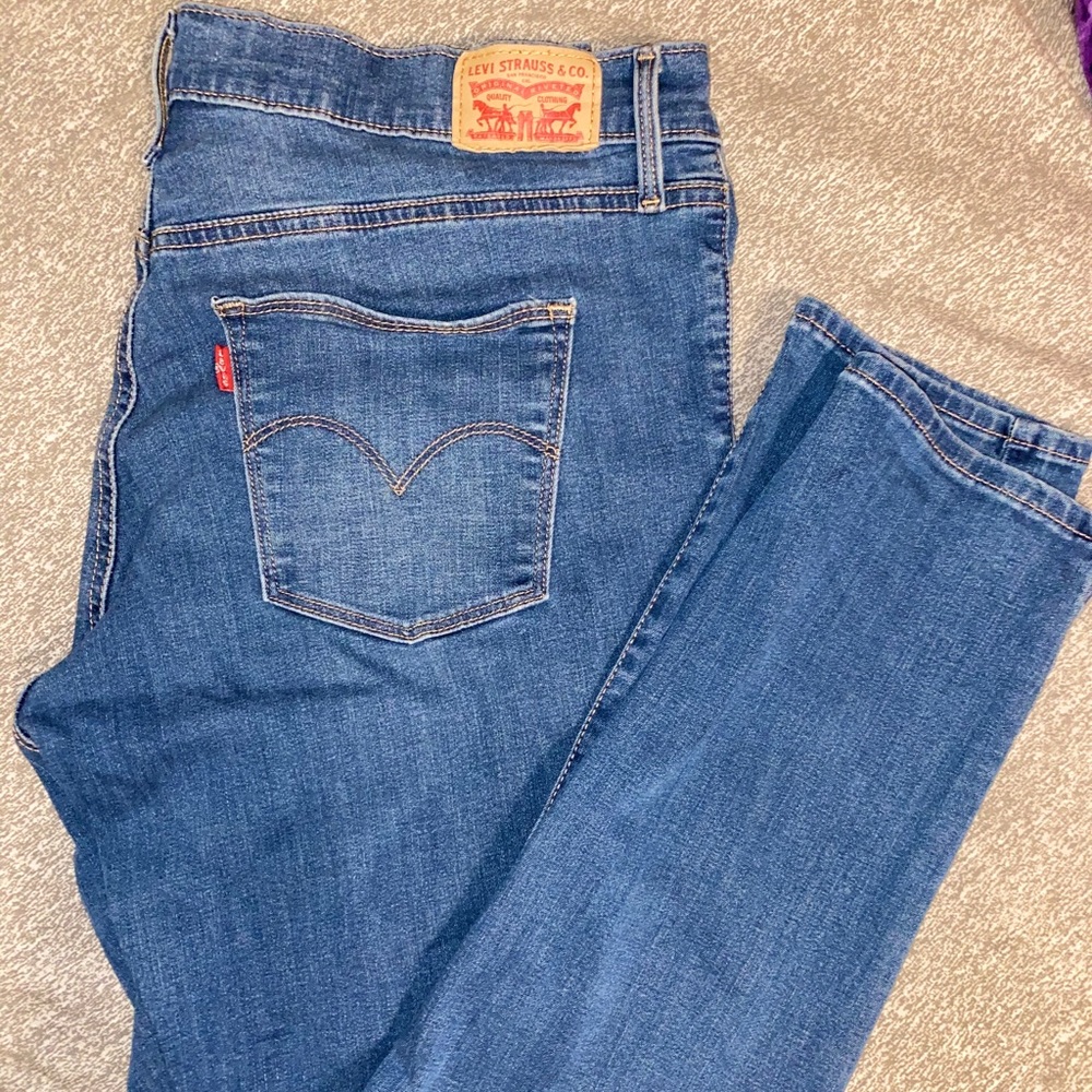 Levi’s Slimming Skinny 33